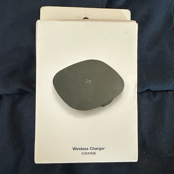 Wireless Charger - 10W charge speed - Picture 1 of 3